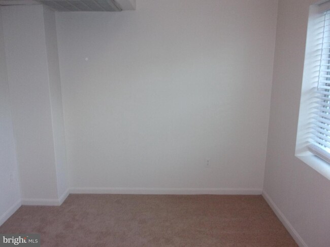 Foto del edificio - 1776 N Troy St