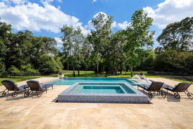 Foto del edificio - 4434 Chateau Creek Way