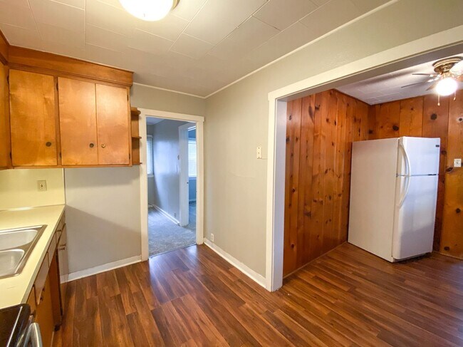 Foto del edificio - One Plus Bedroom House For Rent!