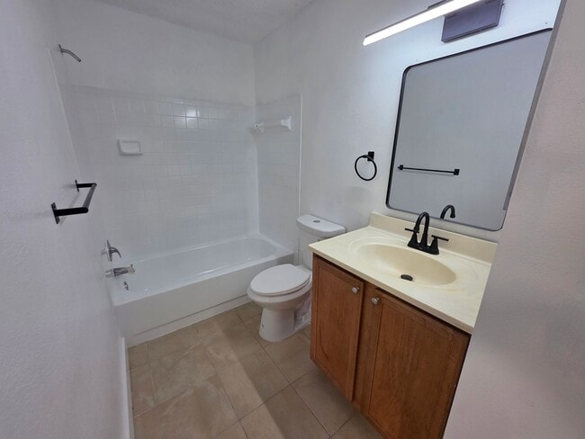 Building Photo - One Bed - One Bath - Water Front - First F...