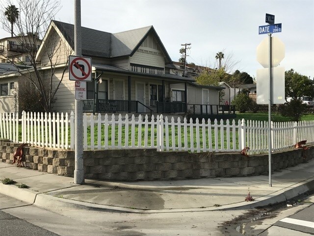 Foto del edificio - 859 E 2nd Ave