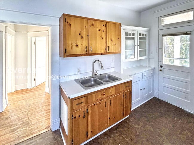 Building Photo - 3114 Barton Ave