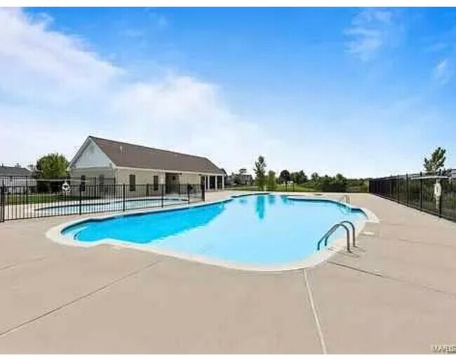 Foto del edificio - 708 Harbor Woods Dr