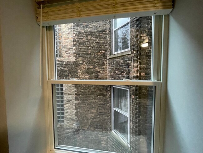 Foto del edificio - Brand New Studio 2 Blocks from Edgewater B...