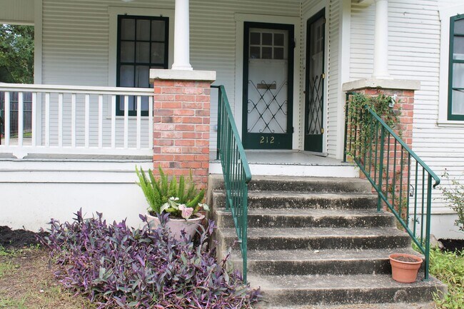 Foto del edificio - 4-BEDROOM IN ALAMO HEIGHTS