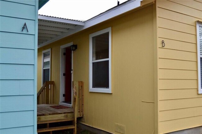 Foto del edificio - 3111 E 13th St