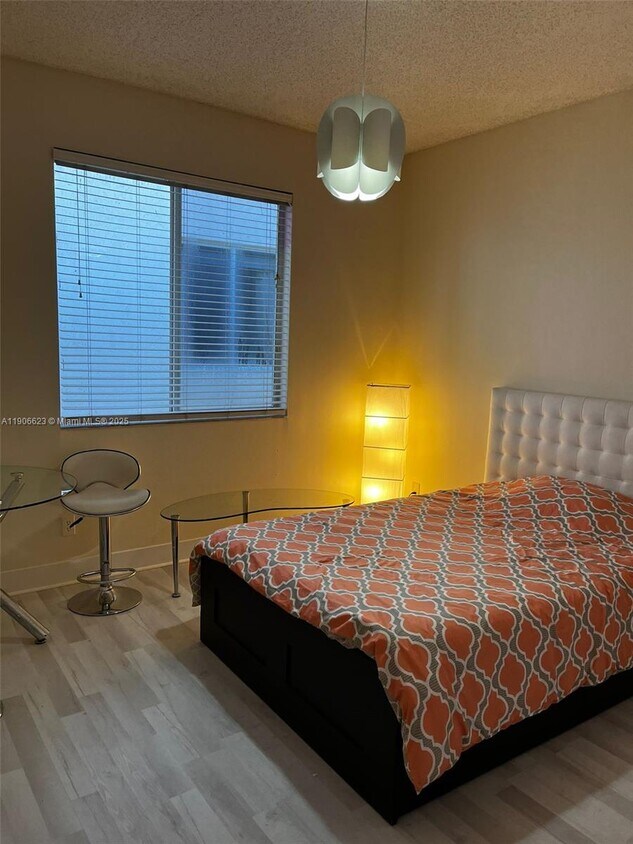 Foto principal - 19353 SW 60th Ct