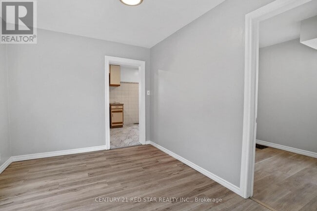 Building Photo - 5082 St Lawrence Ave