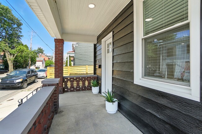 Building Photo - 831 Dayton Ave