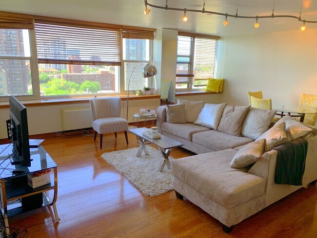 Foto del edificio - 4250 N Marine Dr