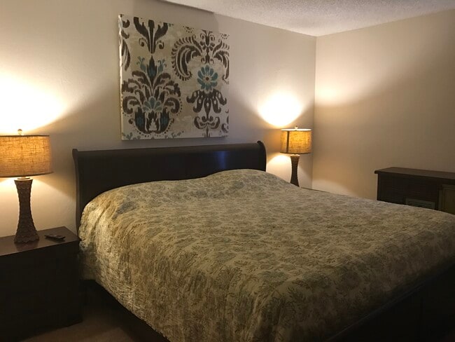 King Size Bed in Primary Bedroom - 400 N Sunrise Way