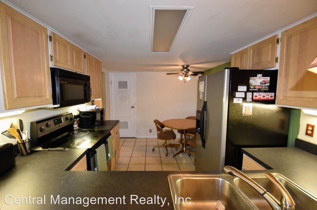Building Photo - 3 br, 1.5 bath House - 1509 Wildflower Way