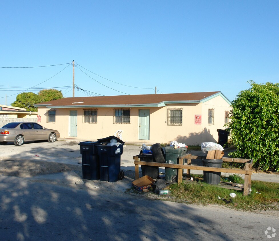 Foto principal - 848 NW 10th St