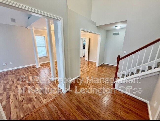 Foto del edificio - 552 Forest Hill Dr