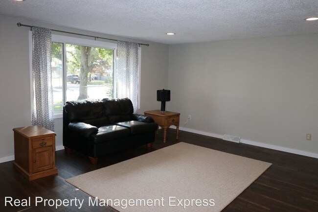 Building Photo - 3 br, 1 bath House - 1720 W 33rd St