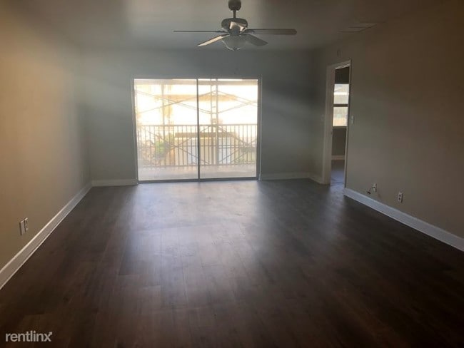 Building Photo - 236 Castlewood Dr