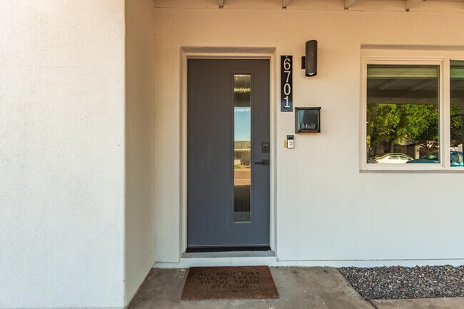 Foto del edificio - 6701 E Culver St