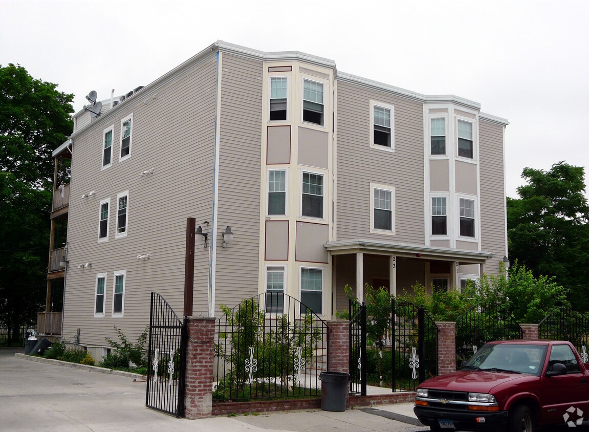 Foto principal - 21-23 W Cottage St