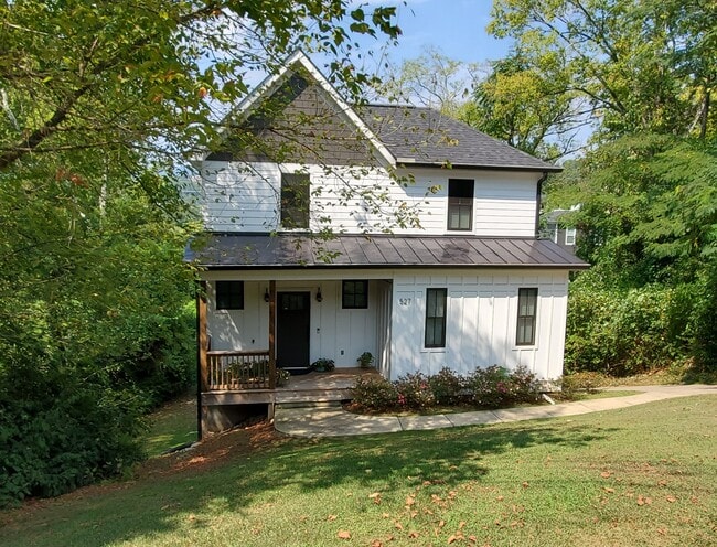 Building Photo - 527 Woodland Ave