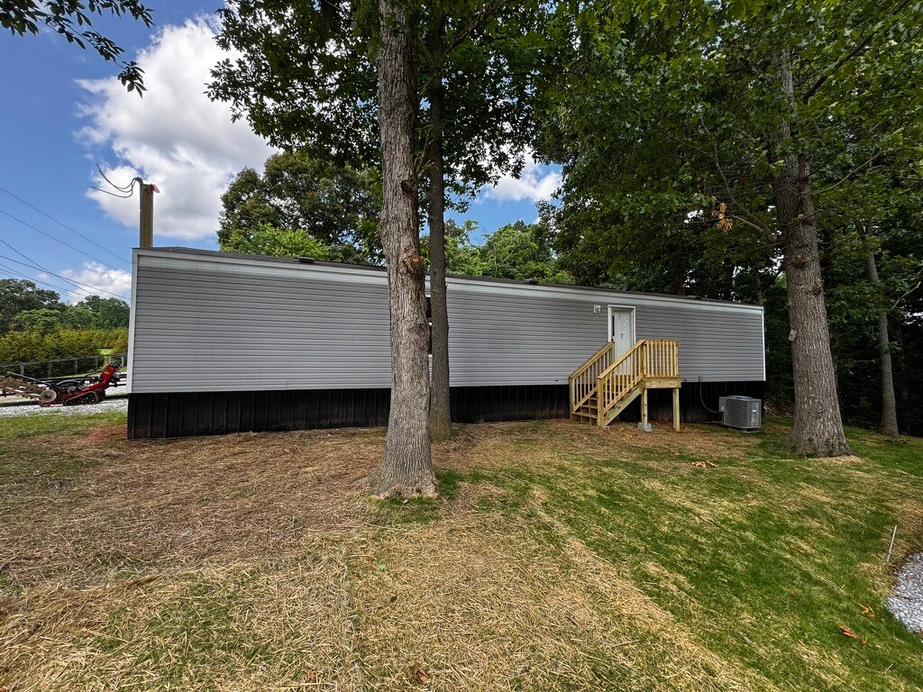 Foto del edificio - 1753 Jim Fox Rd