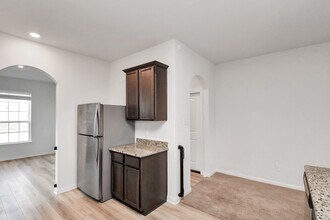 Building Photo - 424 Maple Fawn Dr
