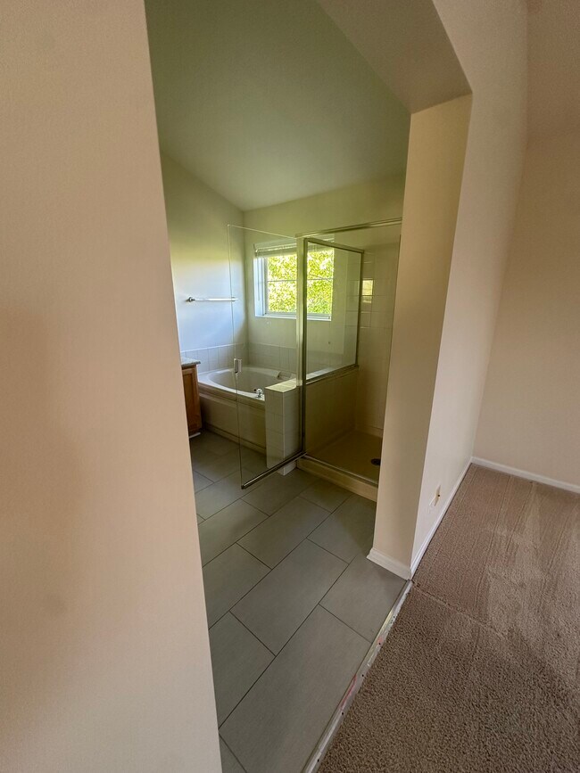 Building Photo - 2898 Falling Waters Dr