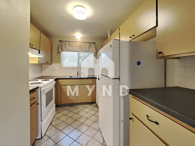 Building Photo - 707 NE 108th Ave