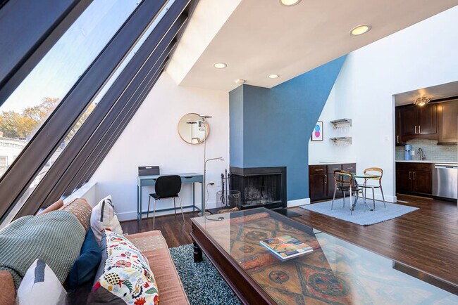 Foto del edificio - 3209 Cherry Hill Ln