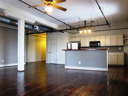 Primary Photo - 440 E 4th St