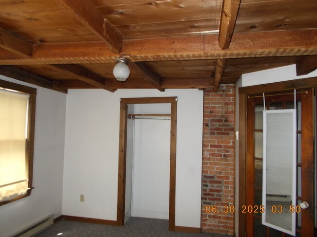Building Photo - 10 Fruit Pl