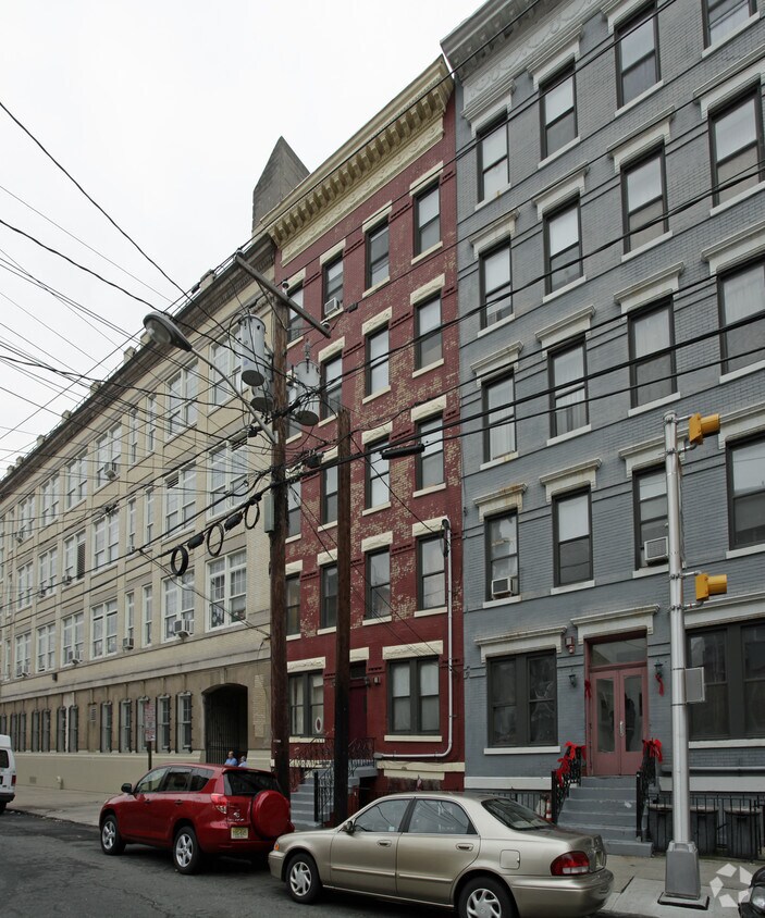 Building Photo - 821 Park Ave
