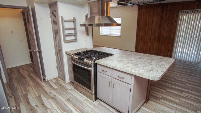 Foto del edificio - 9304 Lait Dr
