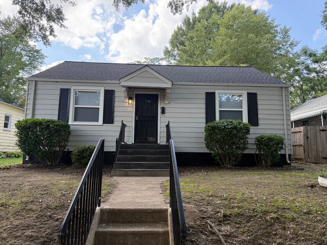 Foto principal - Beautiful renovated 3 bedroom 2 full bath ...