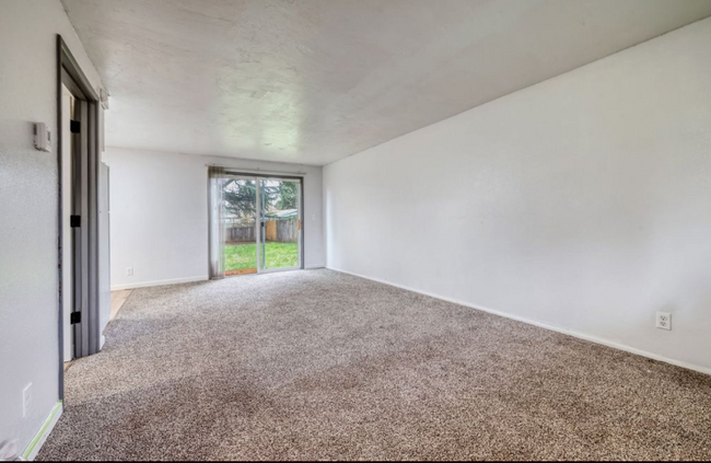 Building Photo - 522 River Loop 2