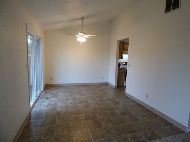 Building Photo - 986 Eastwind Ct N