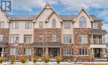 Building Photo - 5 Hidden Way