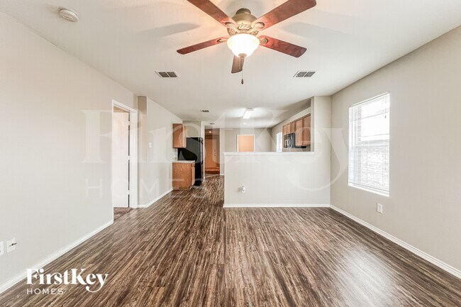 Foto del edificio - 2025 Kickapoo Trail