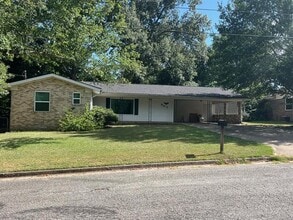 Building Photo - 507 Colonial Dr