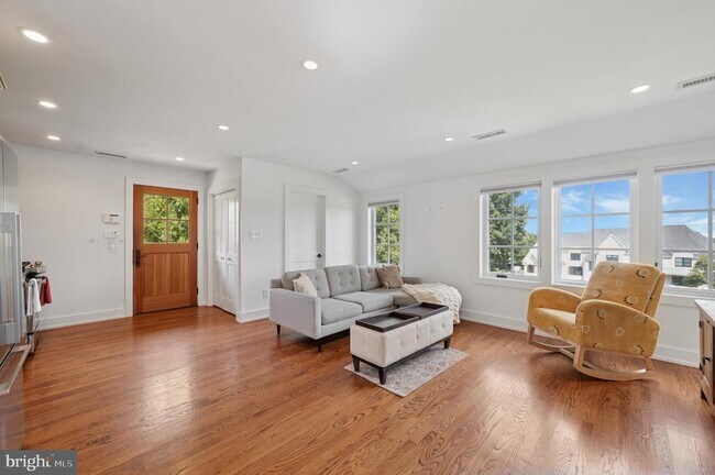 Foto del edificio - 1125 Ginkgo Ln