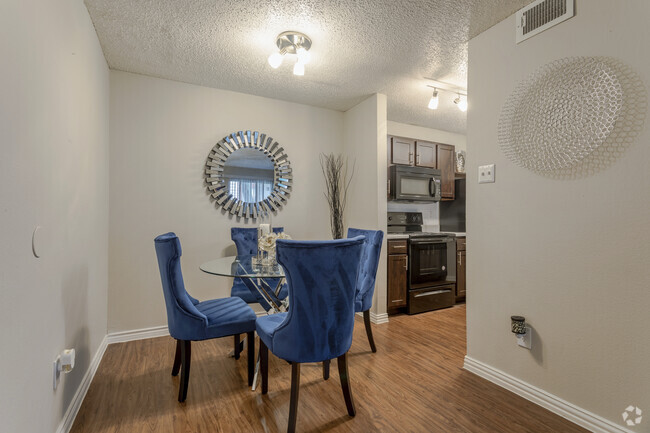 2BR,2BA - 874SF B2 - Dining Area - Irving Park