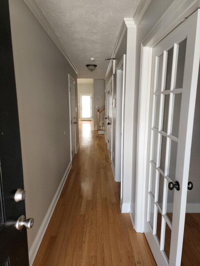 Building Photo - 803 Landing Dr