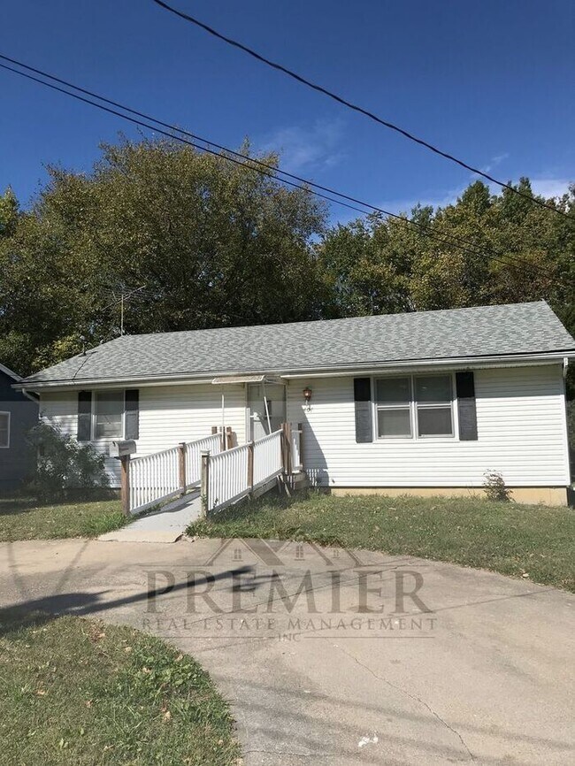 Building Photo - 2 bd/2 ba Home Warrensburg - Rent $1295 Wa...
