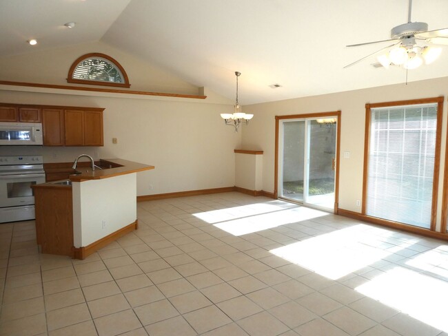 Foto del edificio - 4 Bedroom Home, South Columbia