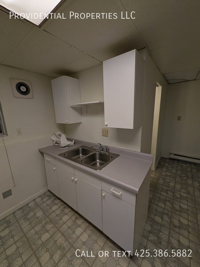 Photo - 2468 S College St Apartment