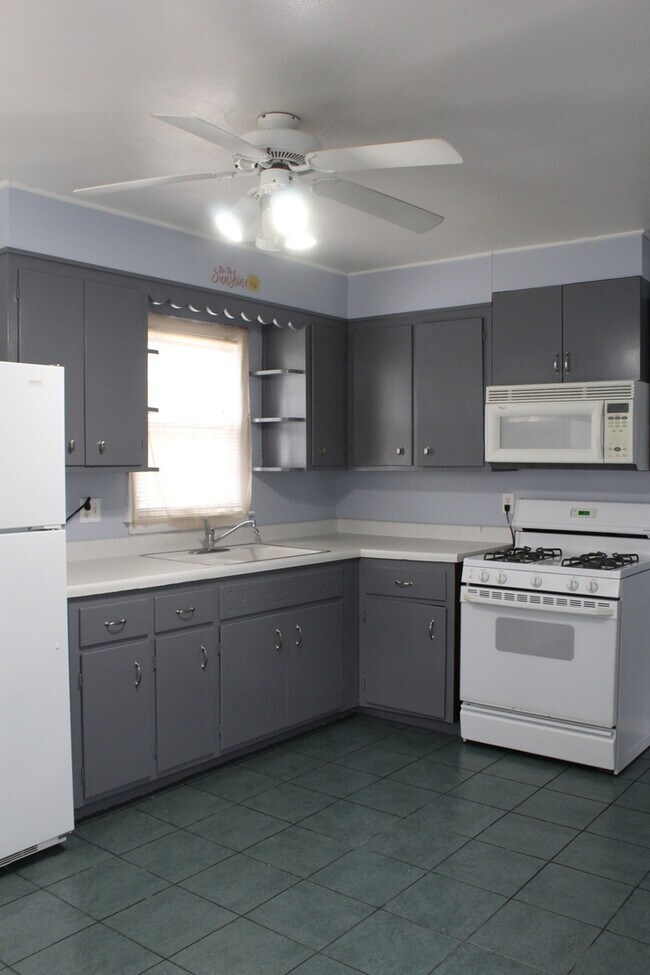 Building Photo - 707 29th St