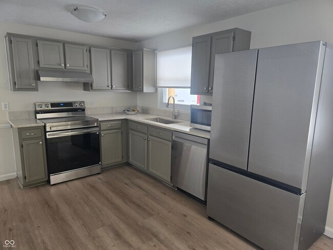 Building Photo - 10155 Orchard Park Dr W