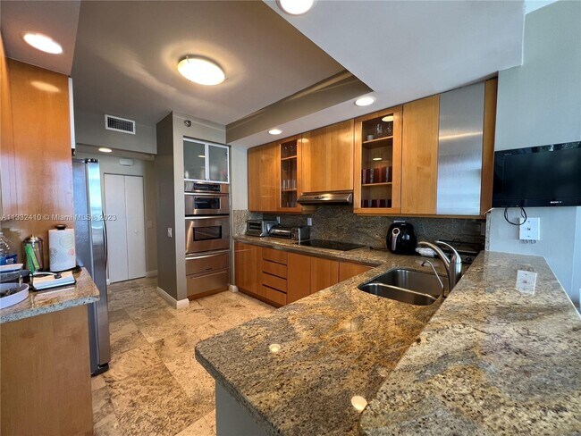 Building Photo - 21150 NE 38th Ave
