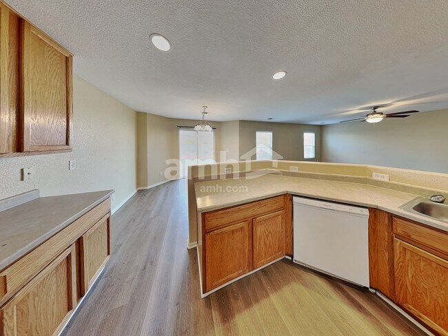 Foto del edificio - 595 E 77th Ave