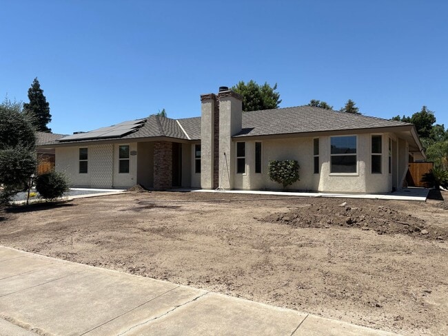 Building Photo - 2322 E Vassar Dr