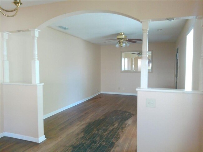 Building Photo - 1438 Ormond Dr